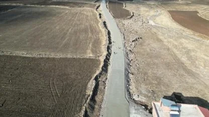 Büyüşehir, Siverek kırsalında beton yol çalışmalarını sürdürüyor