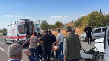 Cenaze yolunda kaza: 3 yaralı