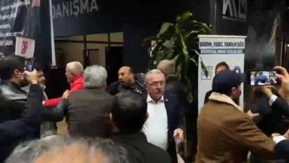 CHP kongresinde basın mensuplarına saldırı