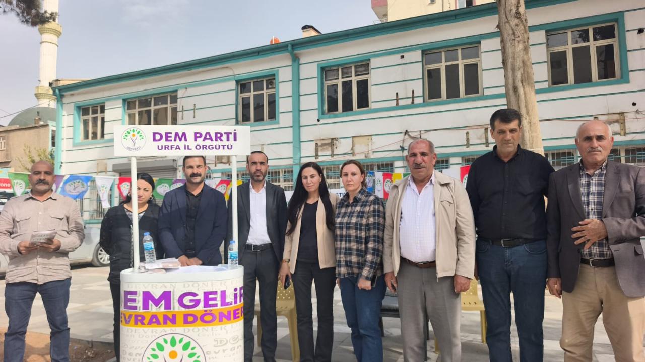 DEM Parti Akçakale’de ‘Barış İstiyoruz Çünkü’ standı açtı