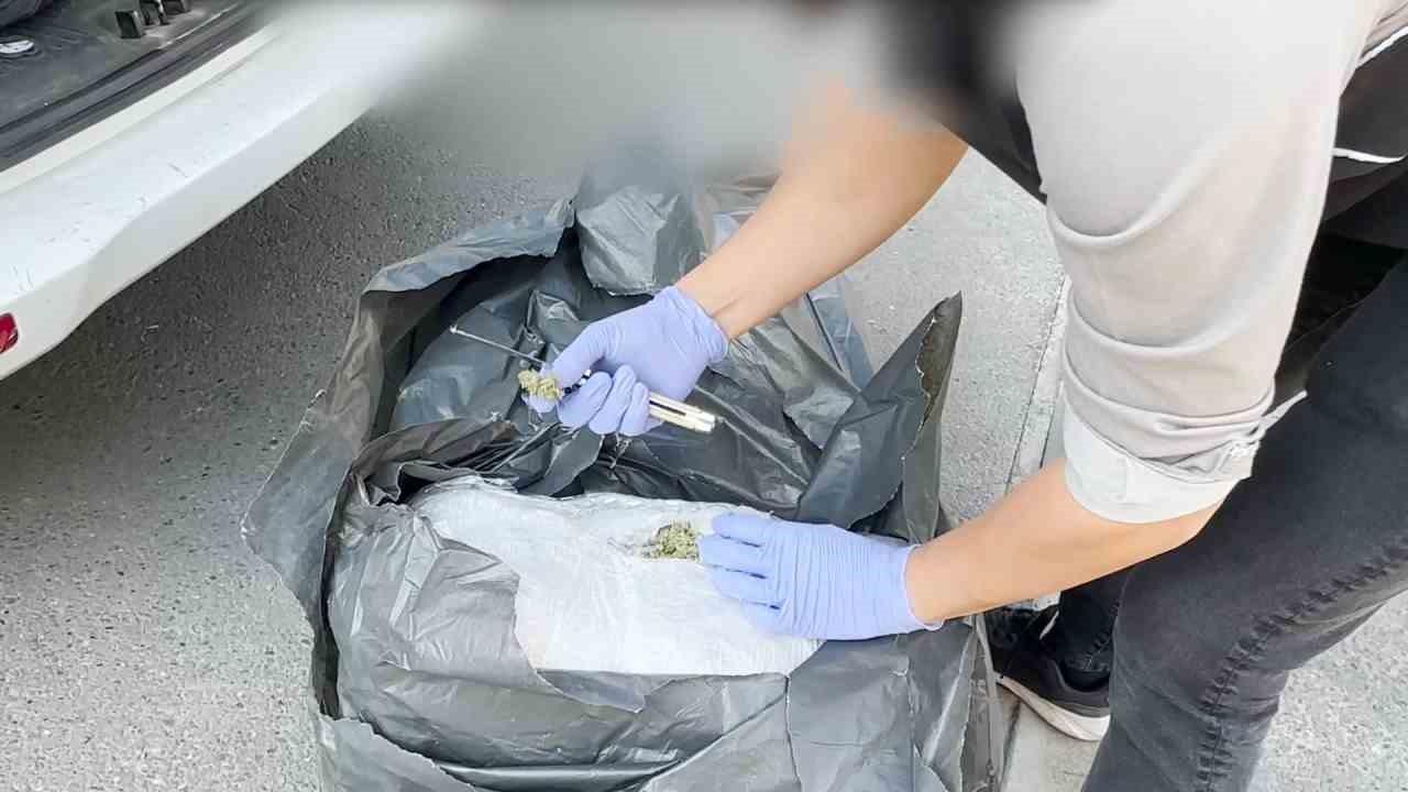 Durdurulan araçta 20 kilo 400 gram uyuşturucu ele geçirildi