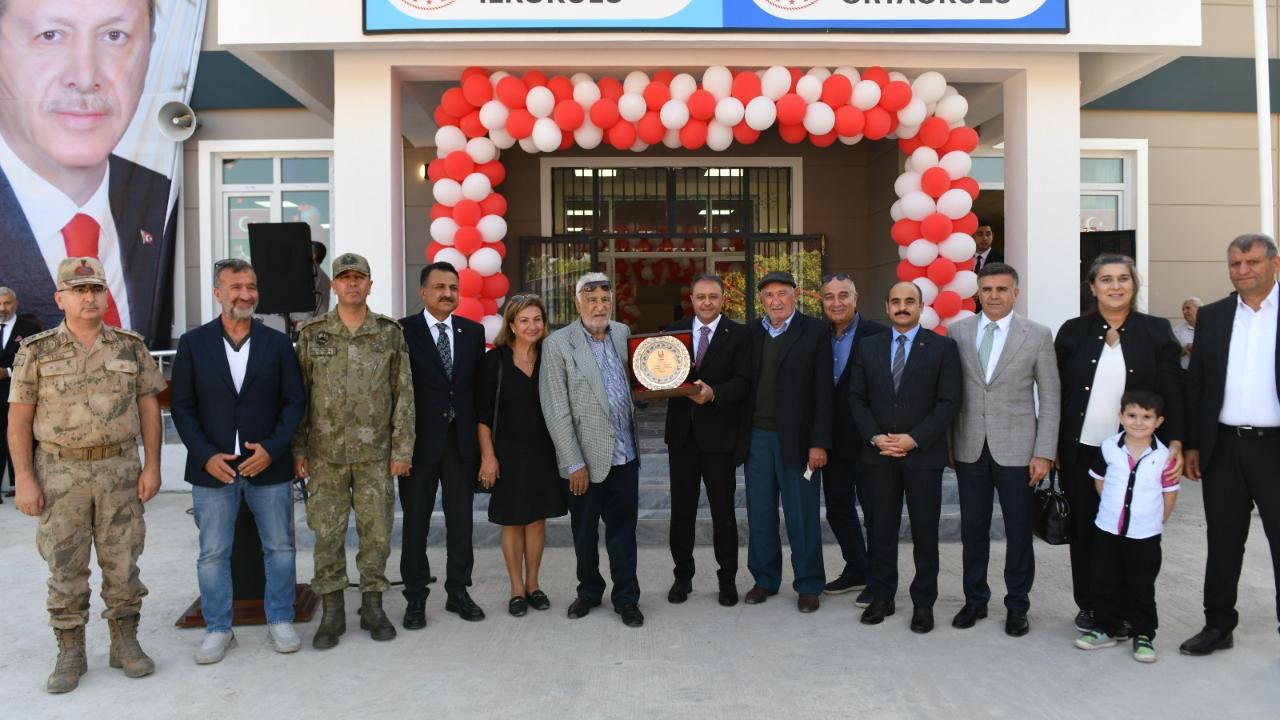 Erzincanlı iş adamı tarafından yaptırılan okulun açılışı gerçekleştirildi