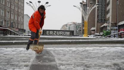 Erzurum'da kar etkili oldu