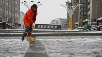 Erzurum'da kar etkili oldu