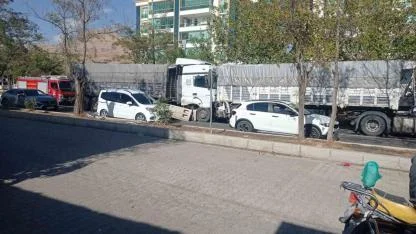Freni boşalan tır başka bir tıra arkadan çarptı: 1 yaralı