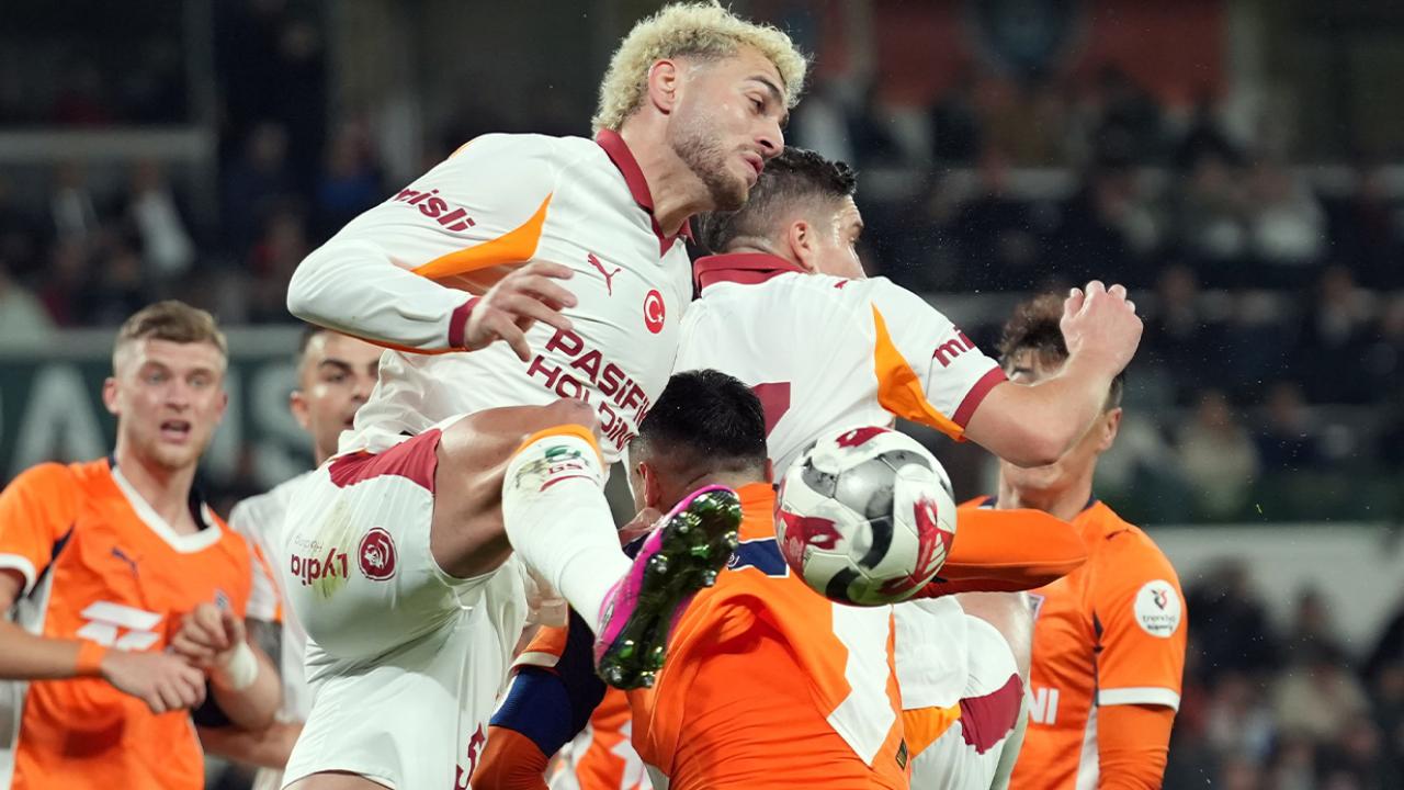 Galatasaray hata yapmadı! Başakşehir&#039;den 3 puanı 2 golle aldı