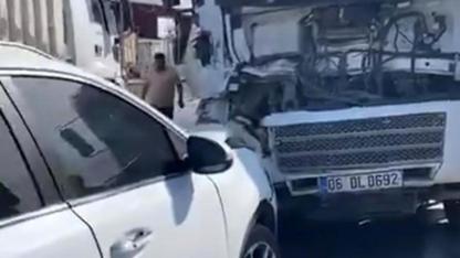 Hafriyat kamyonuyla iki otomobil çapıştı: 2 yaralı