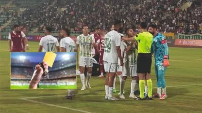 Hakem sarı kartını soyunma odasında unuttu
