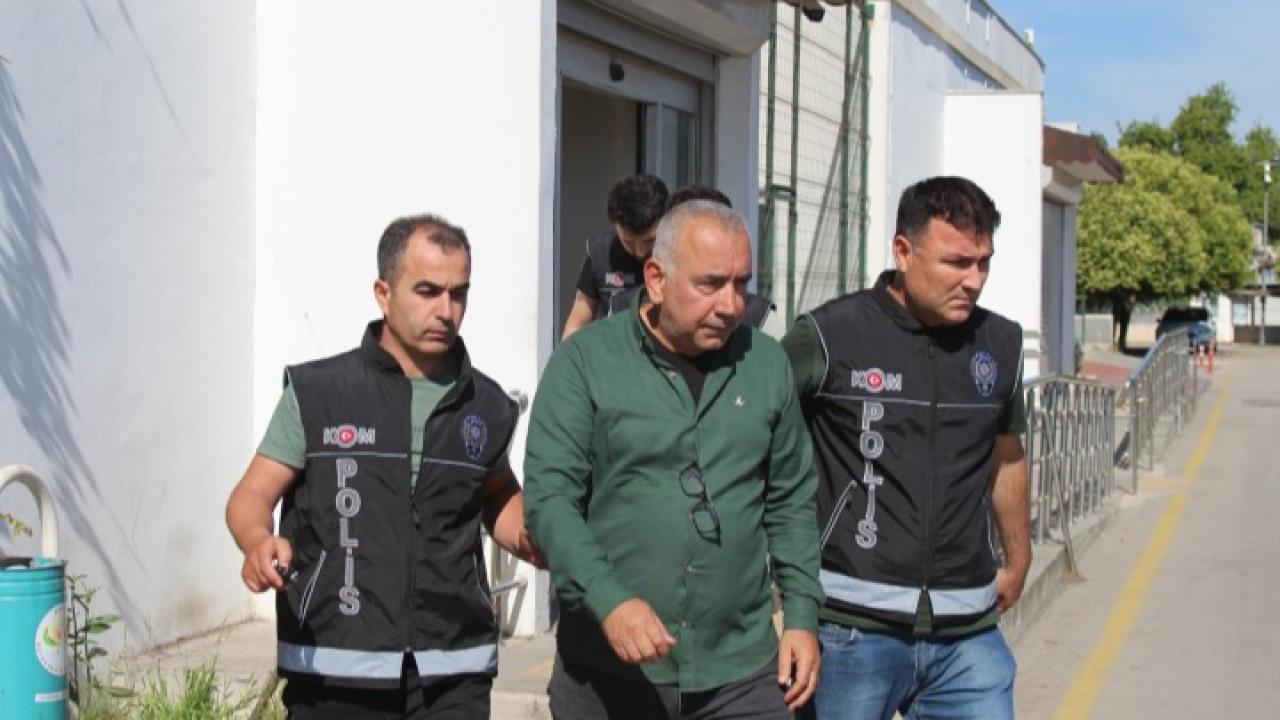 İddianameye göre Başkan Tekin kocasını "çantacısı" yapmış