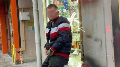 Kapı camını kırıp girdiği avizeci dükkanında uyuya kalınca yakalandı
