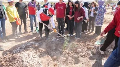 Karaköprü'de 5 fidan toprakla buluşturuldu (VİDEO)