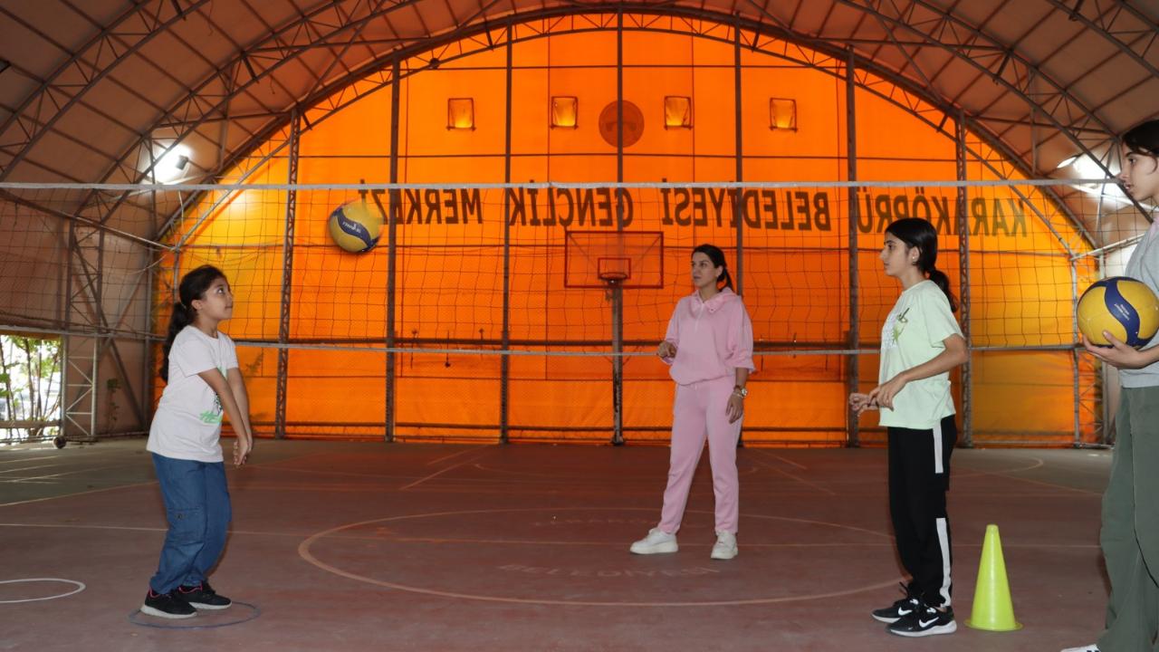 Karaköprü’de gençler voleybolla buluşuyor