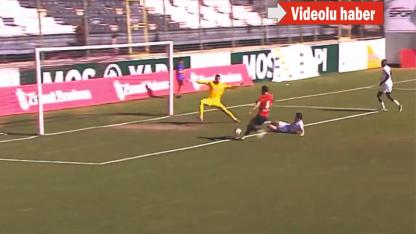 Karaköprülü Fırat, bu pozisyonla gündem oldu