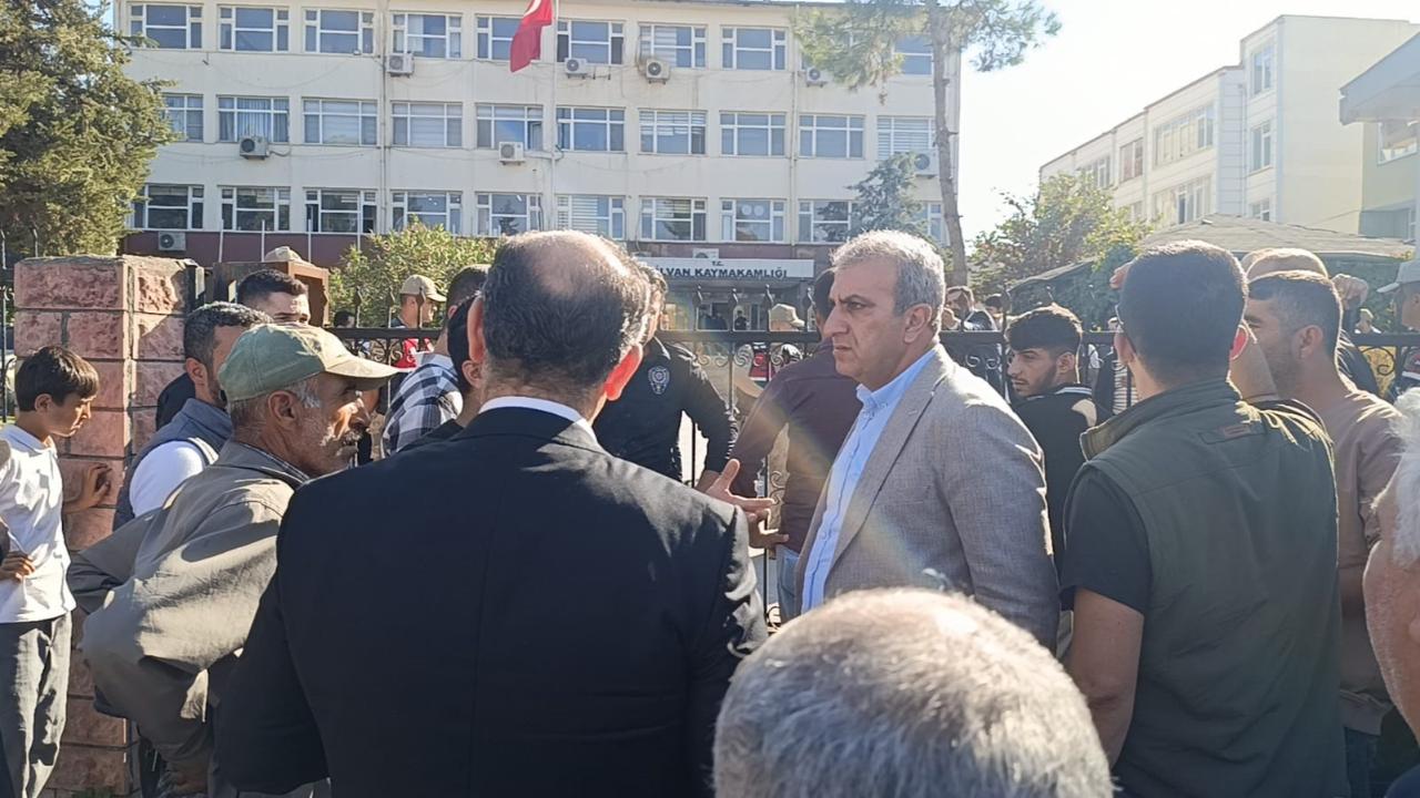 Kaymakamlık önünde cenaze eylemi