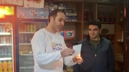 Mahallelinin borcunu kapattı, veresiye defterini yaktı
