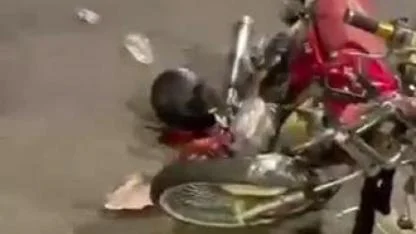 Motosiklet ile otomobil çarpıştı: 1 yaralı