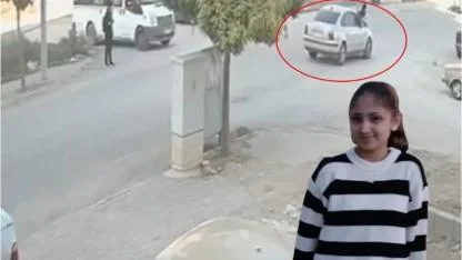 Okul servisinden indikten sonra otomobilin çarptığı lise öğrencisi ağır yaralandı
