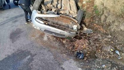 Otomobil şarampole devrildi: 1’i çocuk 6 yaralı