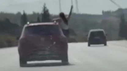 Otoyolda seyir halindeki cipte tehlikeli yolculuk