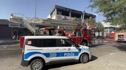 İş yerinde çıkan yangını itfaiye söndürdü