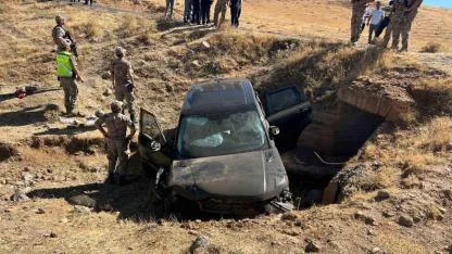 Takla atan araç şarampole uçtu: 3 yaralı