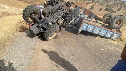 Traktör devrildi: 3 yaralı