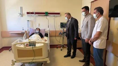 Rektör Güllüoğlu’dan organ nakli ekibine tebrik