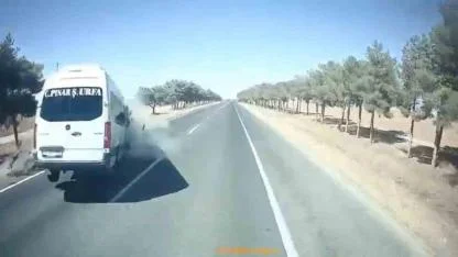 Şanlıurfa’da 1 kişinin öldüğü, 14 kişinin yaralandığı kazanın görüntüleri (VİDEO)