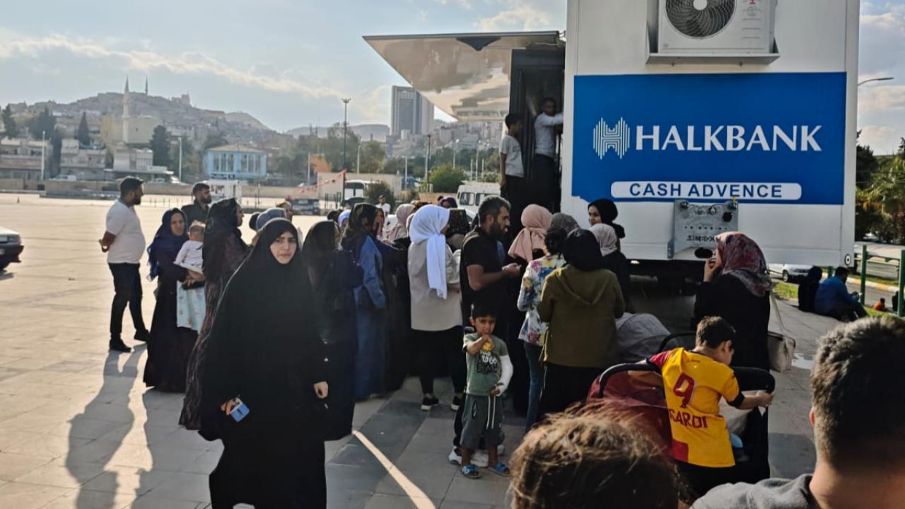 Şanlıurfa&#039;da aile kart kuyruğu