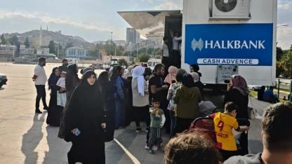 Şanlıurfa'da aile kart kuyruğu