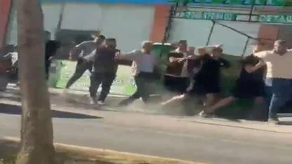 Şanlıurfa’da meydan kavgası: Baba ve oğul saldırıya uğradı (VİDEO)