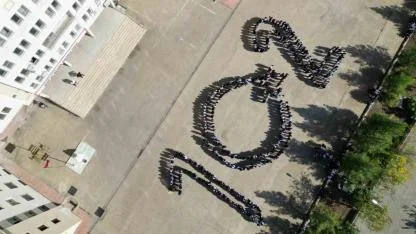 Şanlıurfa'da öğrencilerden cumhuriyetin 102. yılına anlamlı koreografi