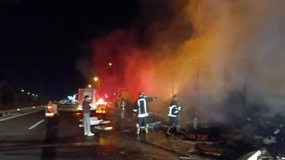 Şanlıurfa’da TV yüklü tır alevlere teslim oldu (VİDEO)