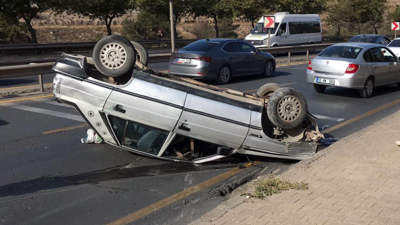 Şanlıurfa’nın meşhur yokuşunda bir otomobil daha takla attı
