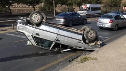 Şanlıurfa’nın meşhur yokuşunda bir otomobil daha takla attı