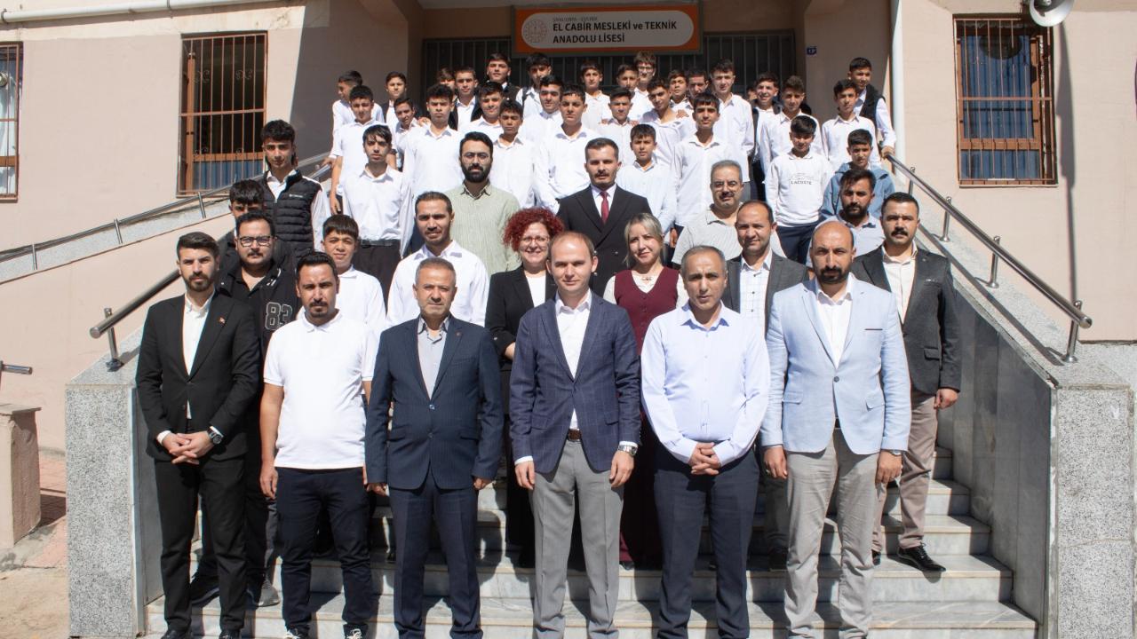 Siverek Kaymakamı Sak, öğrencilerle bir araya geldi