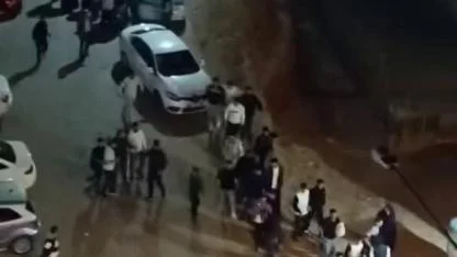 Sopa, tekme ve yumruklu kavga anları kamerada