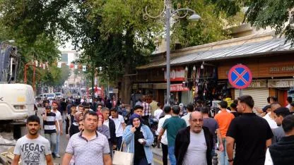 Tarih nefes aldı: Divanyolu artık yayaların!