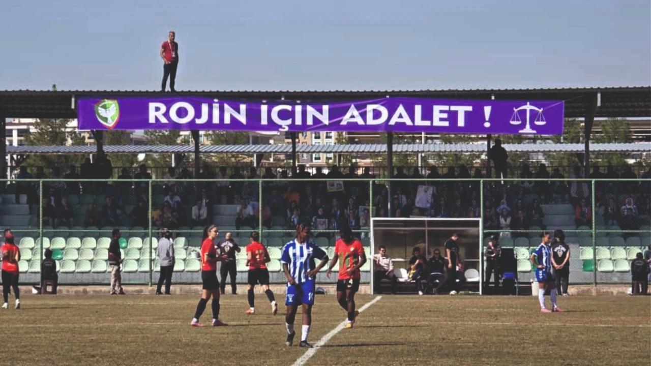 TFF&#039;nin izin vermediği pankart Amedspor tribünlerinde açıldı