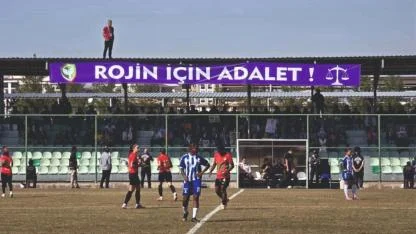 TFF'nin izin vermediği pankart Amedspor tribünlerinde açıldı
