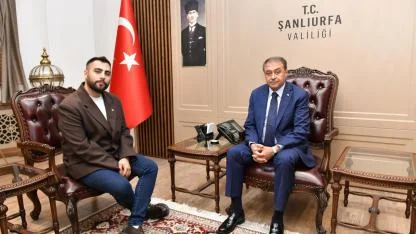 Urfa Valisi şiddete uğrayan o öğretmen ile buluştu