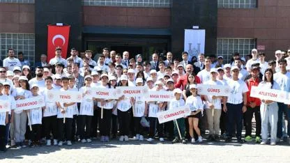 Vali Şıldak, gençlere el uzatmaya devam ediyor