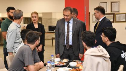 Vali Şıldak, üniversite öğrencileriyle bir araya geldi