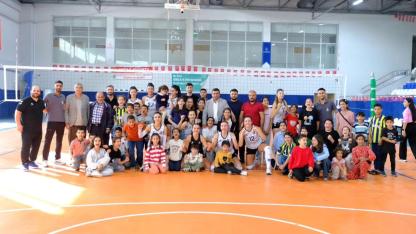 Viranşehir Kadın Voleybol Takımı 4'te 4 yaptı