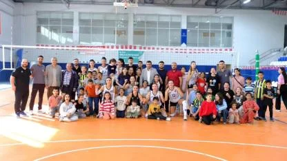 Viranşehir Kadın Voleybol Takımı 4'te 4 yaptı