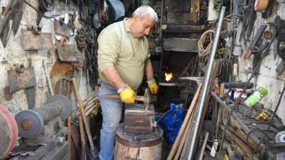 28 yıllık demirci ustasının meslek sevdası