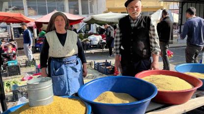 70’lik çift 40 yıldır omuz omuza pazarcılık yapıyor