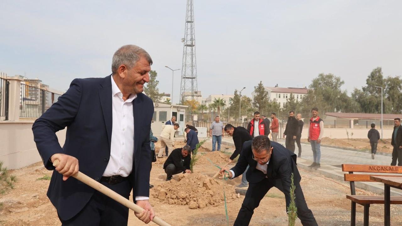 Abdulhakim Ayhan, Akçakale’nin Çehresini değiştirdi