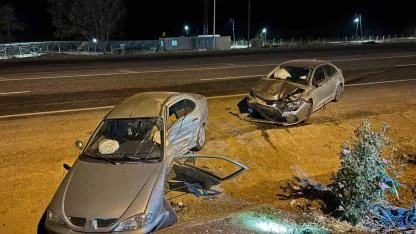 Akaryakıt istasyonuna girmek isteyen araç bir başka araçla çarpıştı: 1’i ağır 8 yaralı