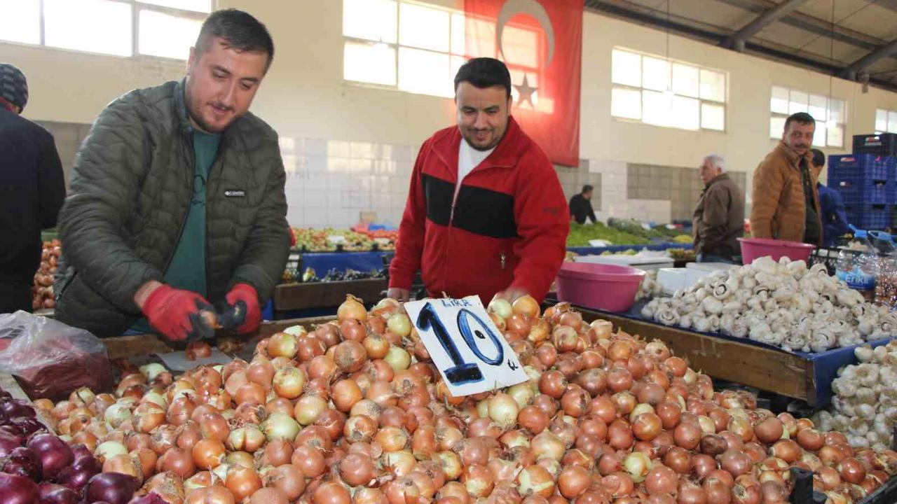 Amasya pazarında soğanın kilosu 7 aydır 10 TL